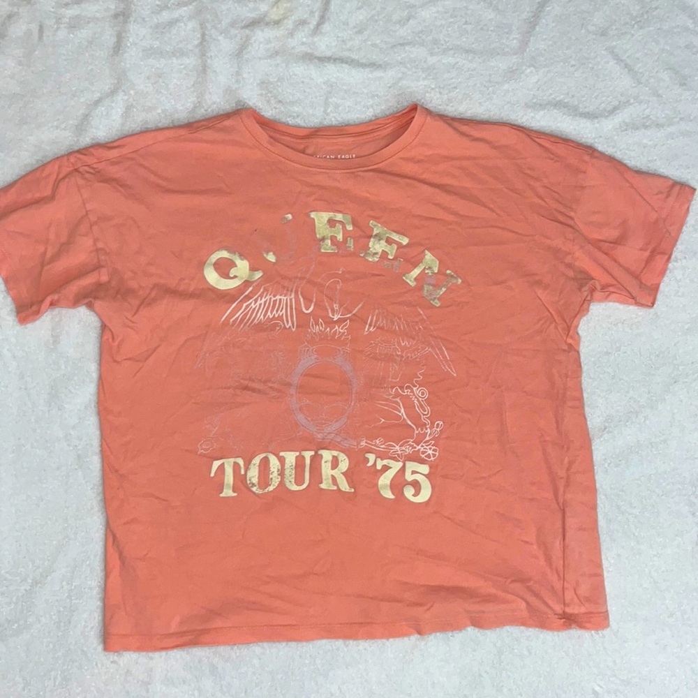 American Eagle Queen graphic tee